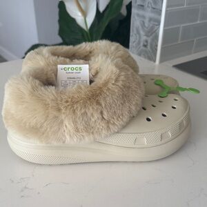 Fur lined crocs for men or women. Super cozy.